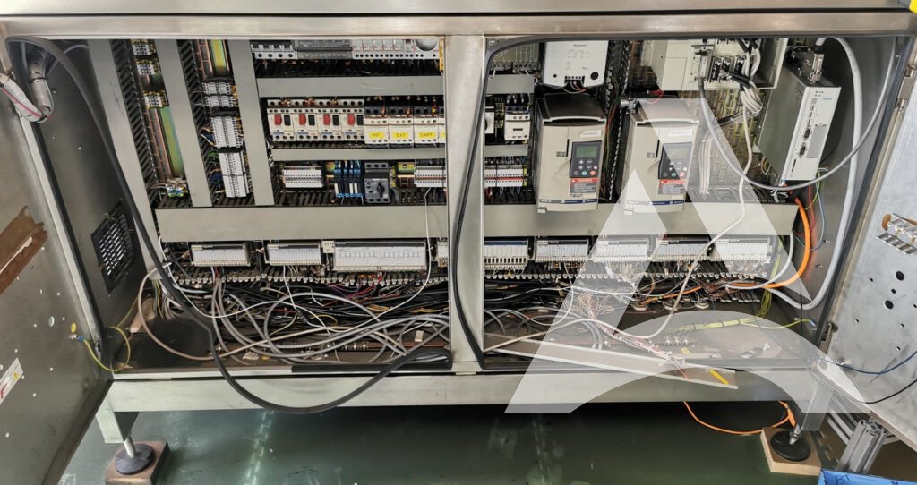 Nettoyage d'une armoire électrique industrielle