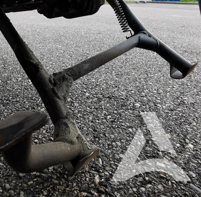 Cale de moto à décrasser