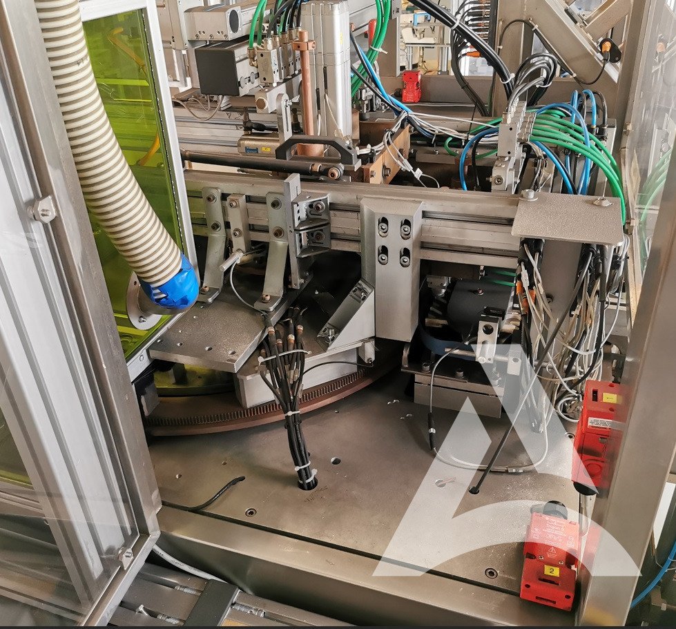 Machine d'assemblage qui a besoin d'être entretenu