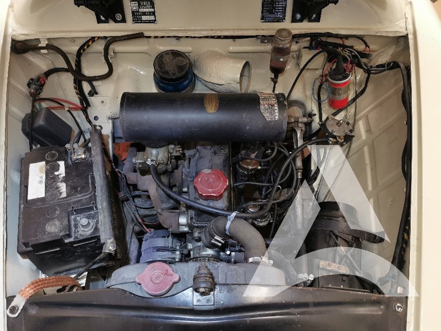 Moteur de Simca Aronde sale