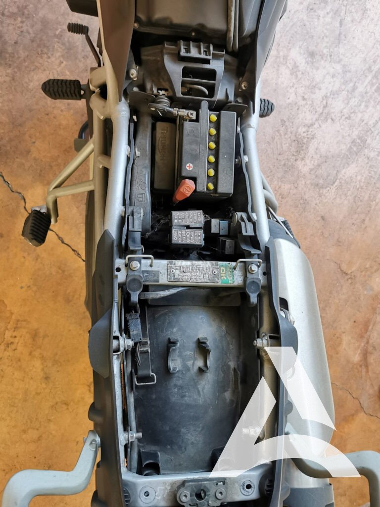 Dessous d'une selle de moto sale