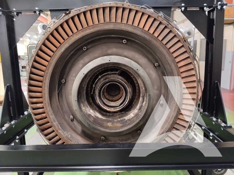 Turbine a hélice rouillée avant nettoyage