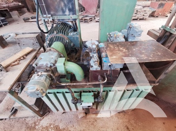 Groupe Hydraulique Industriel décrassé et soigné