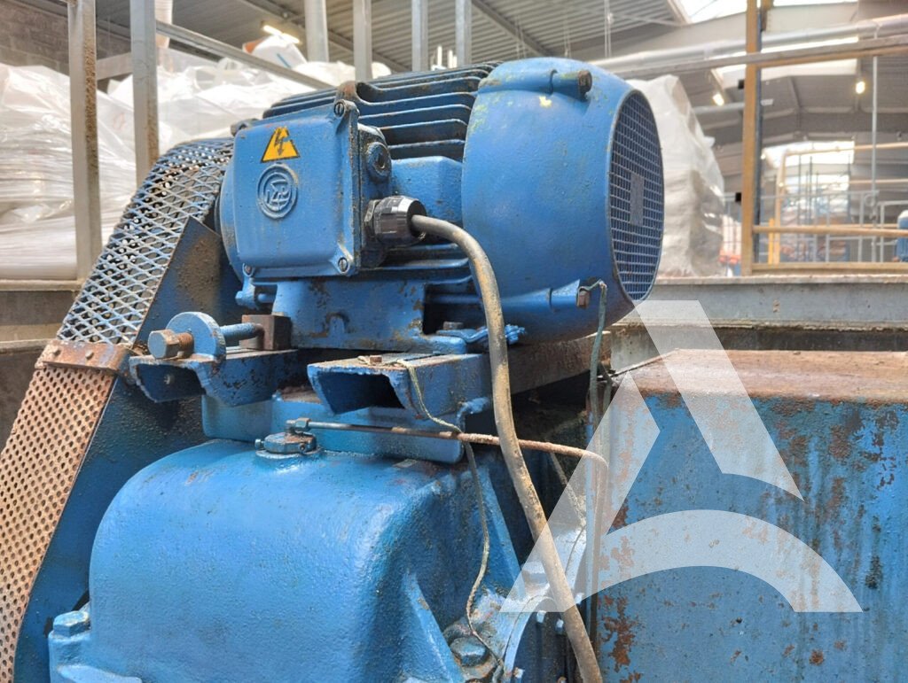 Moteur de mélangeur industriel nettoyé et entretenu