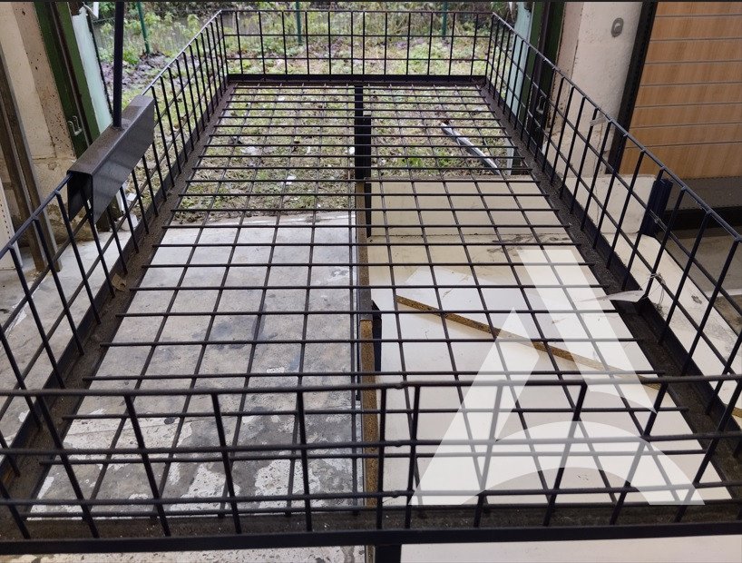 Grilles bacs a roulettes encrassé de suie