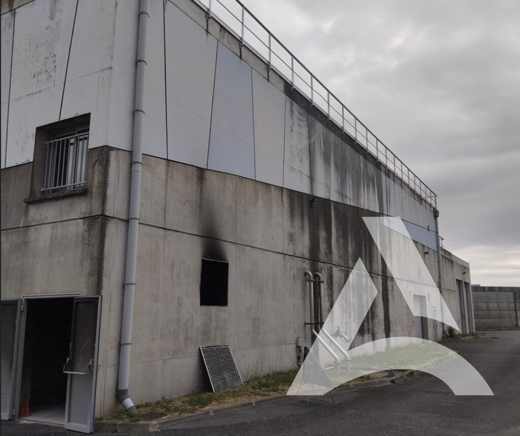 Nettoyage Entree Local Haute Tension Murs et Portes Suie