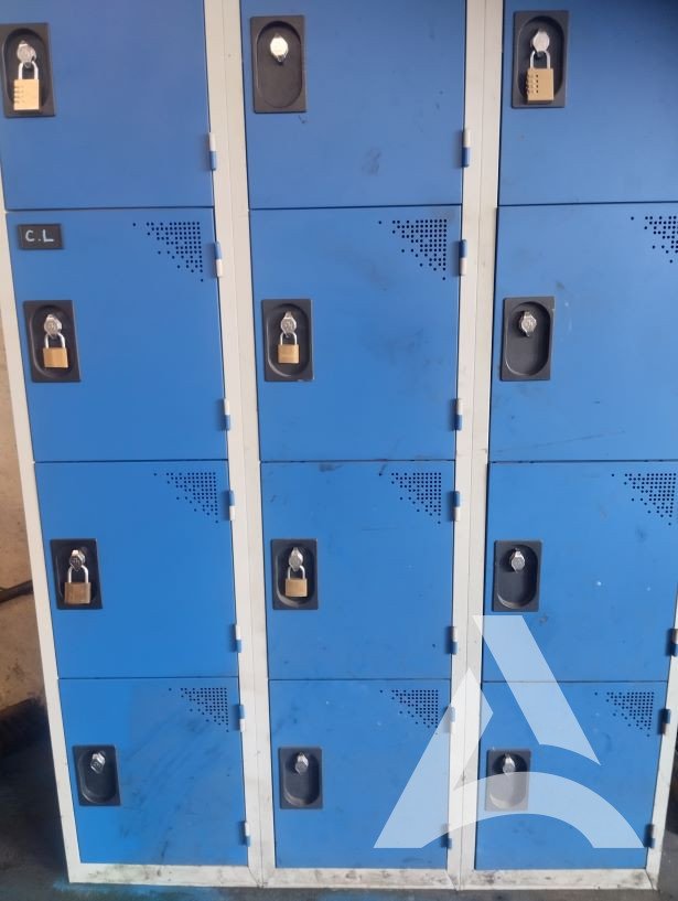 Casiers métalliques remplis de graisse