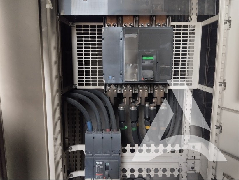 Photo Avant Nettoyage Suie Après Incendie Disjoncteur Haute Tension