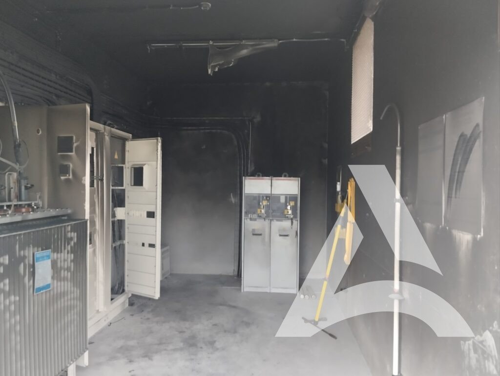 Photo Avant Nettoyage local Haute Tension Suie