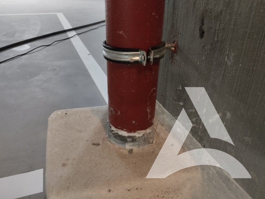Photo Après Nettoyage d'un Conduit d'évacuation d'eau dans un garage