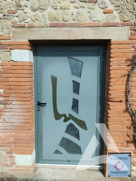 Décapage Poutre en chêne sur façade en pierre