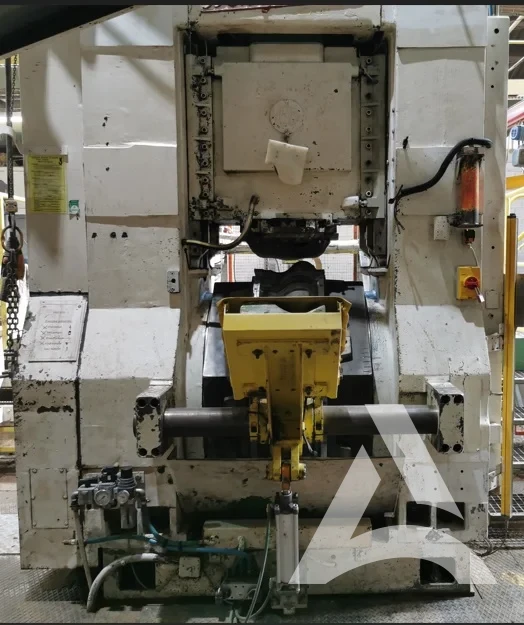 Presse industrielle à nettoyer, dépôts de terre et résidus