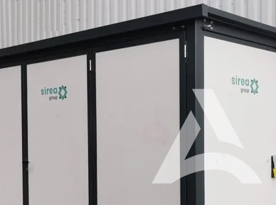 Armoire électrique extérieure nettoyée après suppression des tags