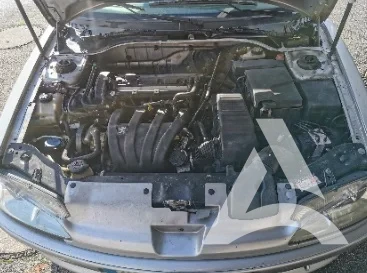 Compartiment moteur automobile nettoyé par Apex Clean Tech