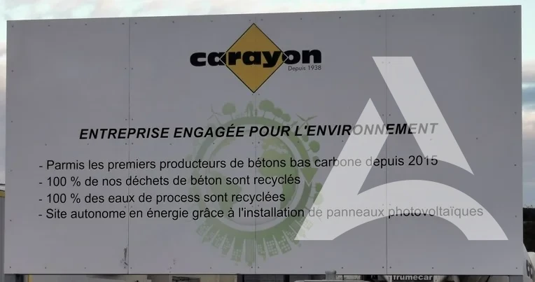 Panneau extérieur nettoyé et débarrassé des tags