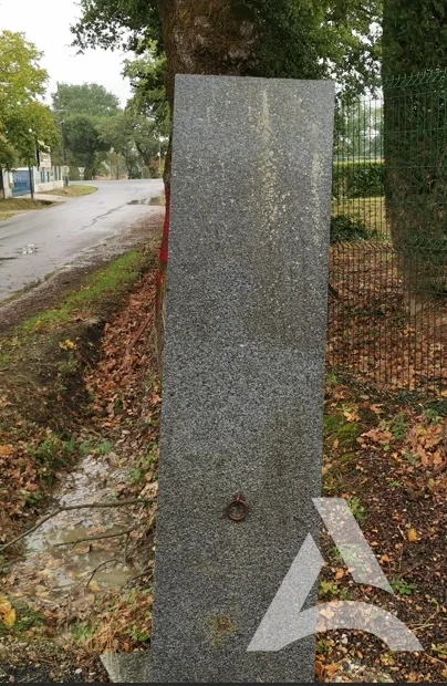 Pilier en ciment nettoyé et débarrassé du tag