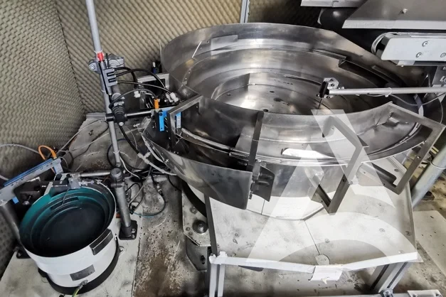 Machine de conditionnement et de comptage nettoyée après élimination des résidus de suie