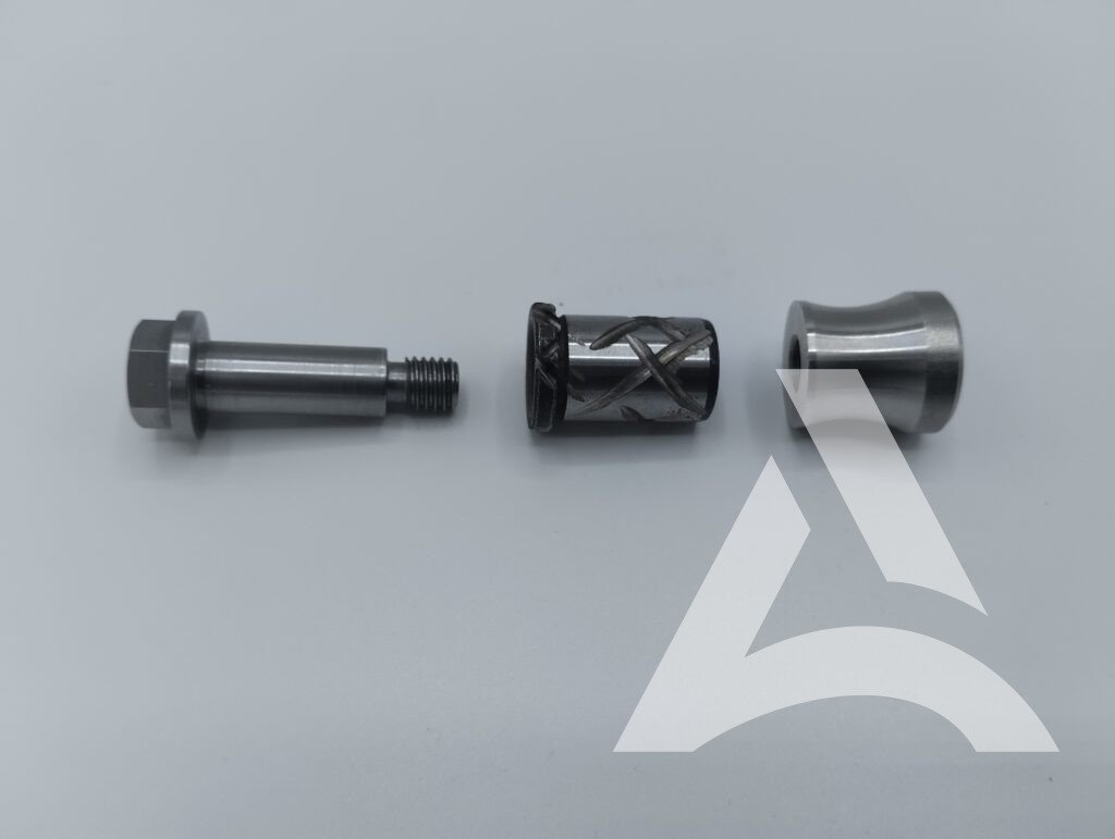 Vis de centrage et composants métalliques avant traitement de surface