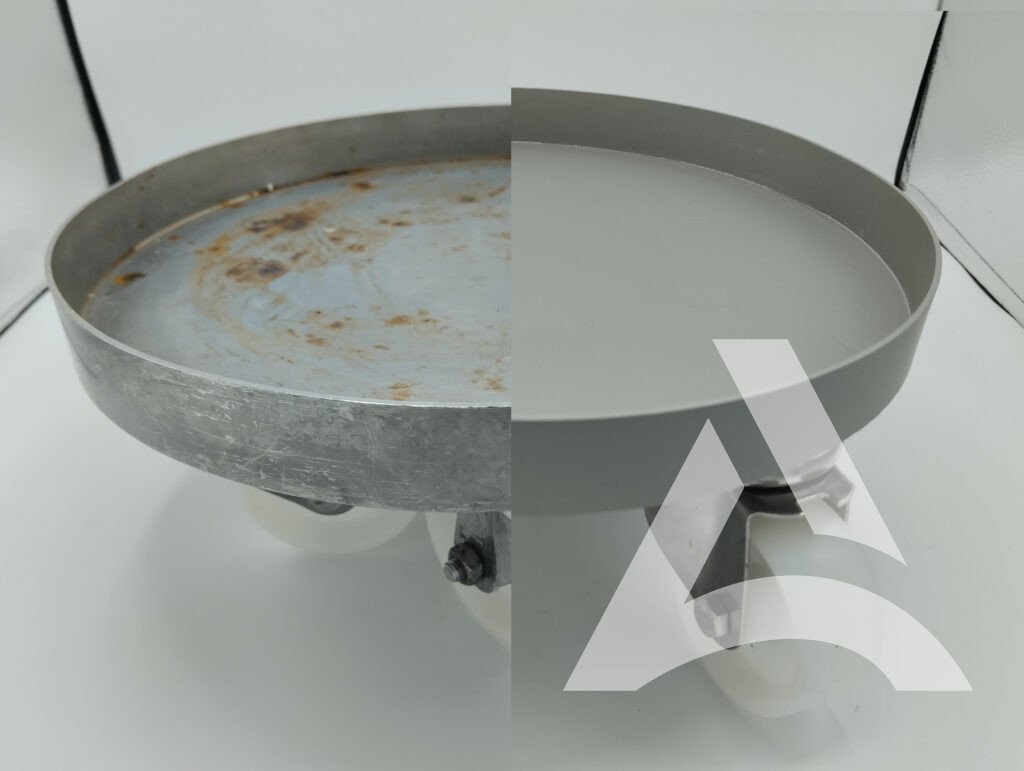 Support à roulettes laboratoire avant et après traitement de surface métallique