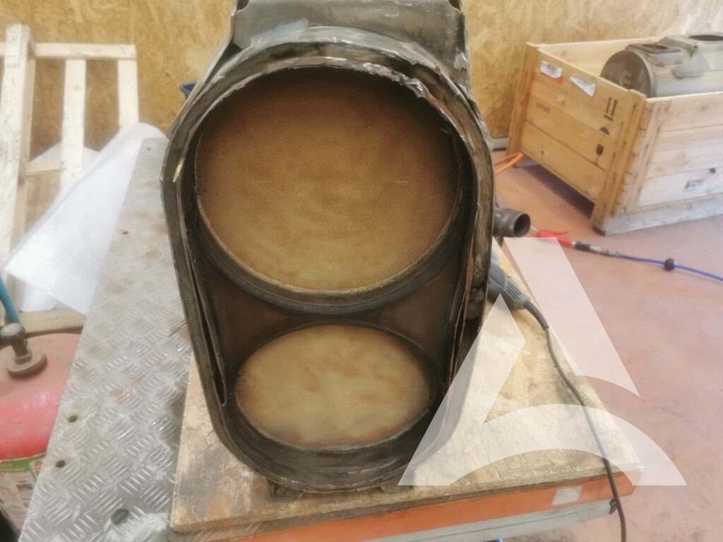 Intérieur de filtre à particules encrassé avant nettoyage
